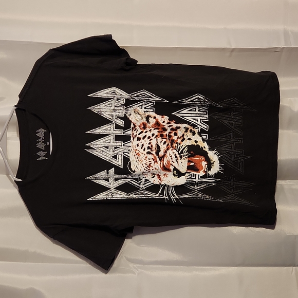 Def Leppard Other - Men's Def Leppard Band brand Medium black T-shirt